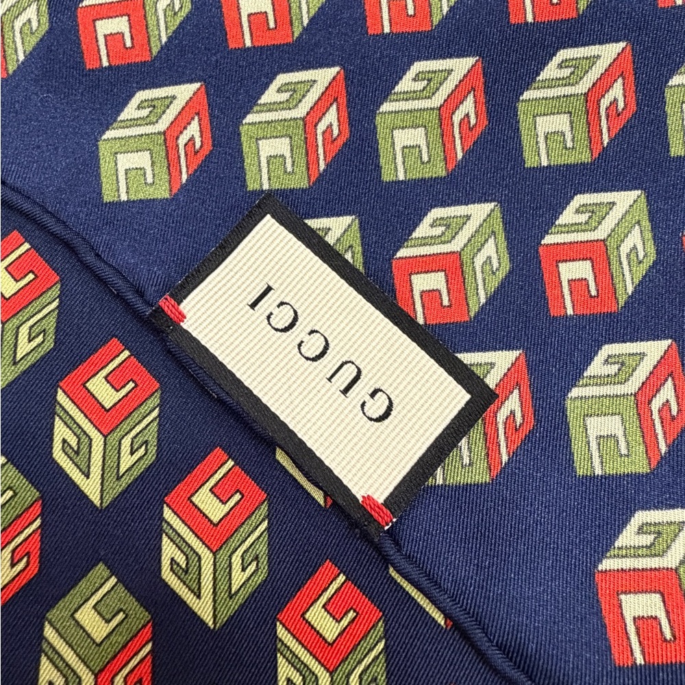 New GUCCI Silk Pocket Square - Picture 5 of 5